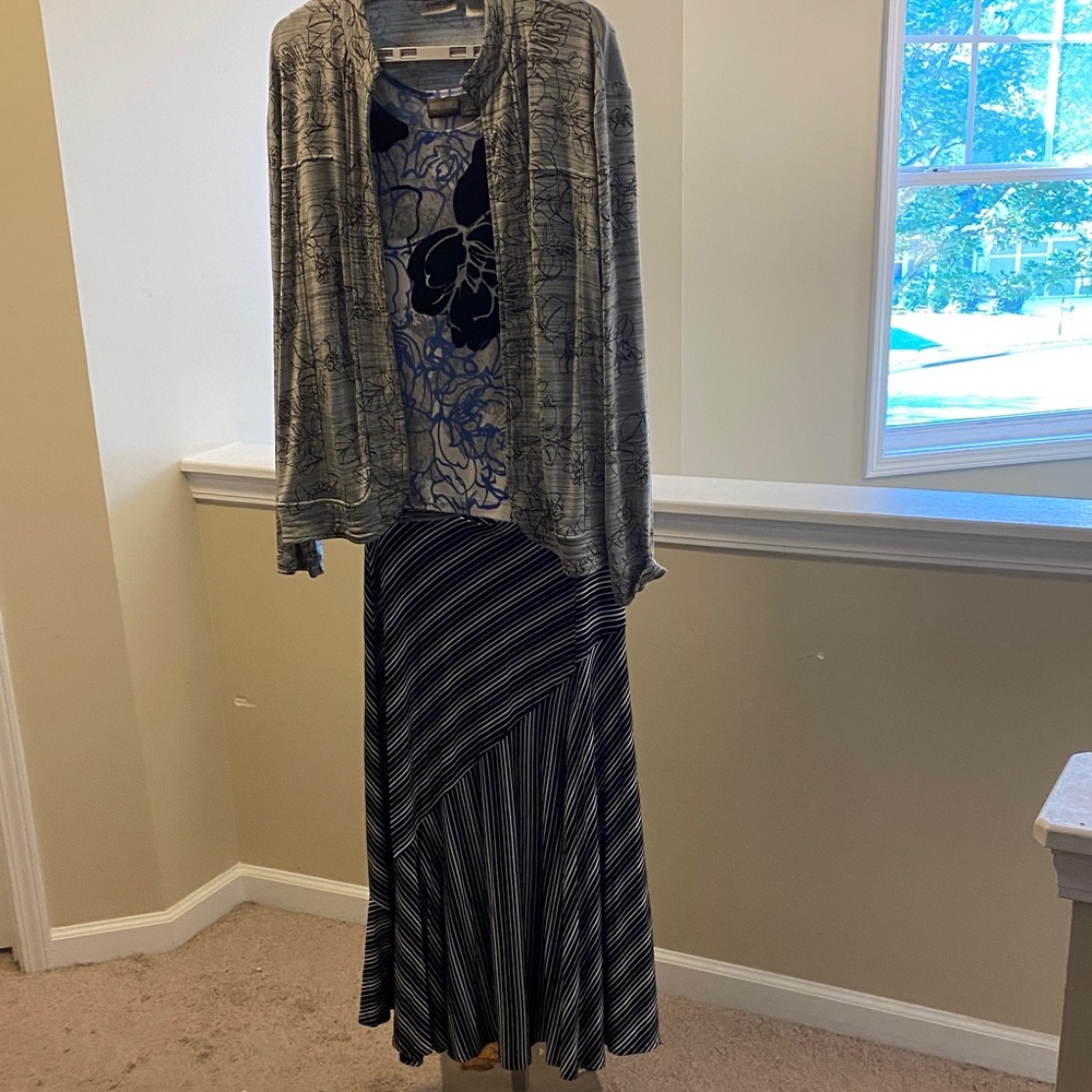 Chico’s 3 pc mix and match. Maxi skirt, tank, jacket.